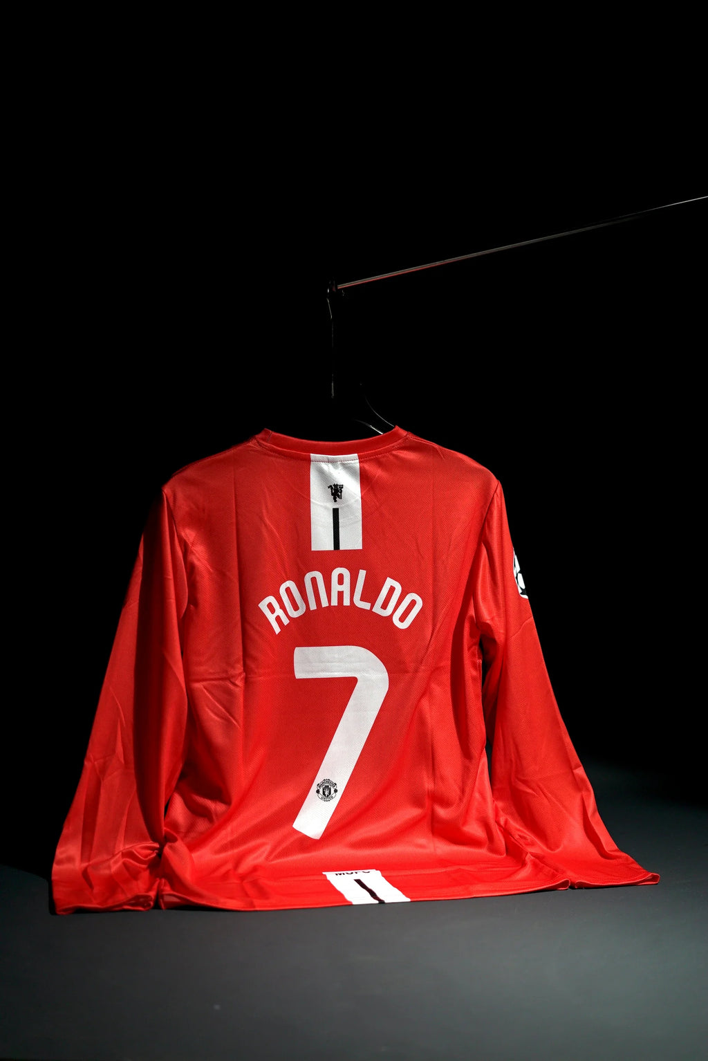 Manchester United FC | CRISTIANO RONALDO #7 | 2007-08 | Home Kit | AIG | Retro Design | Black | Embroidered Badges | Full Sleeve Kit