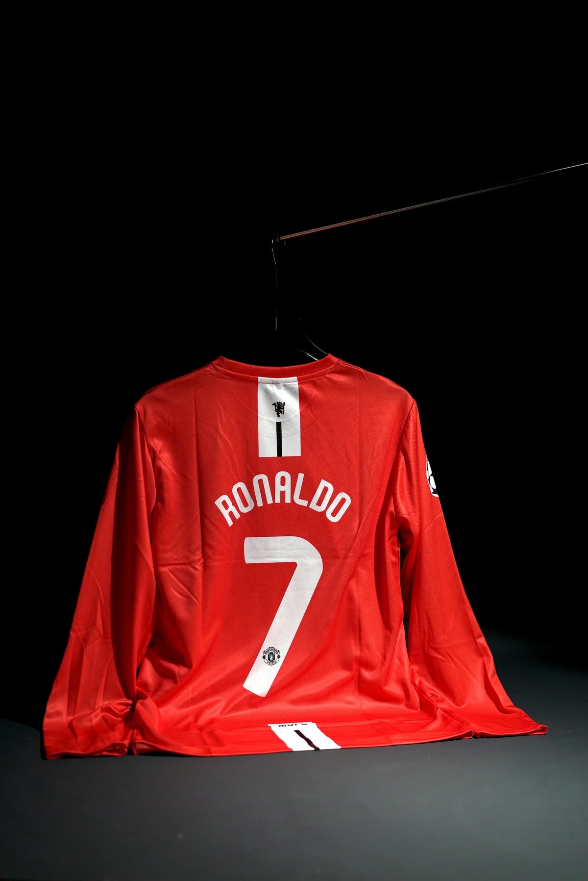 Manchester United FC | CRISTIANO RONALDO #7 | 2007-08 | Home Kit | AIG | Retro Design | Black | Embroidered Badges | Full Sleeve Kit