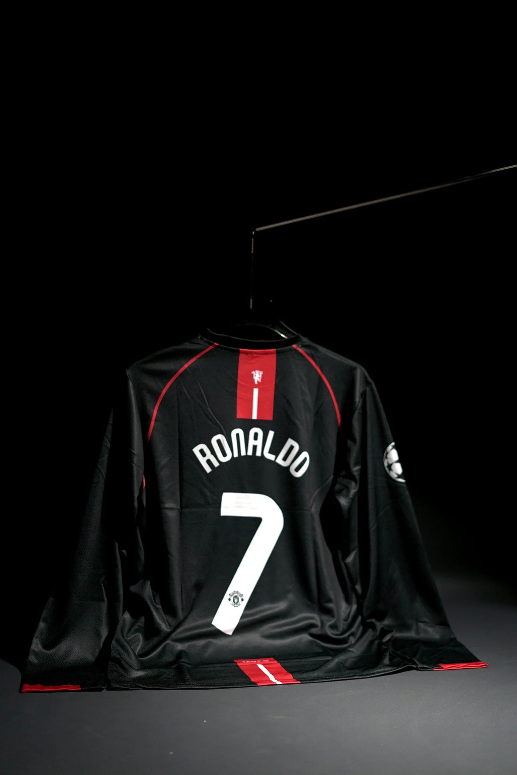 Manchester United FC | CRISTIANO RONALDO #7 | 2007-08 | Away Kit | AIG | Retro Design | Black | Embroidered Badges | Full Sleeve Kit