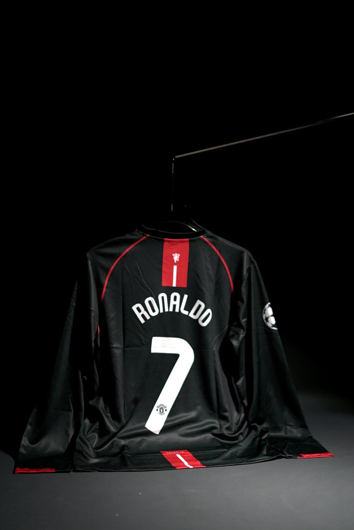 Manchester United FC | CRISTIANO RONALDO #7 | 2007-08 | Away Kit | AIG | Retro Design | Black | Embroidered Badges | Full Sleeve Kit