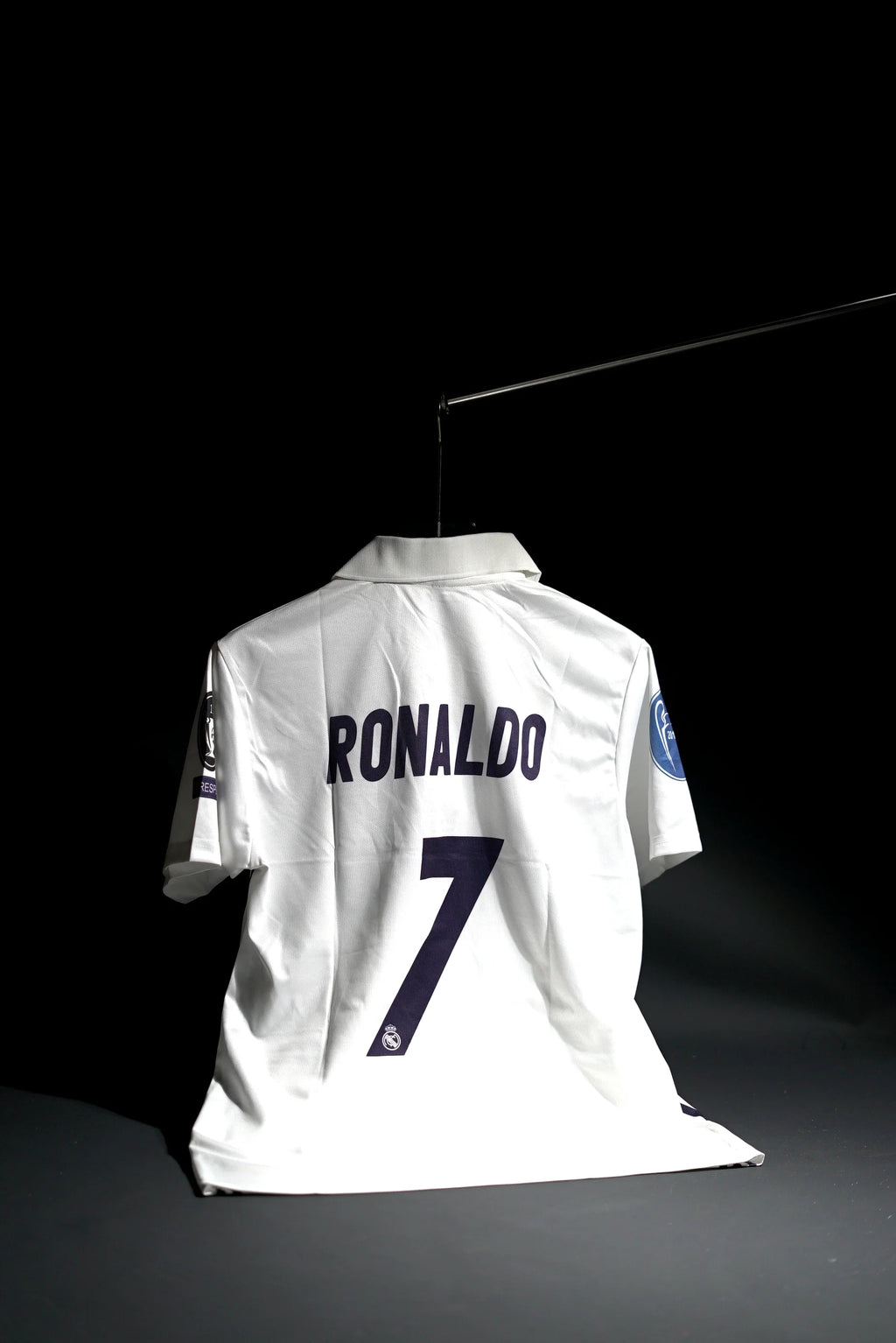 Real Madrid | CRISTIANO RONALDO #7 | 2016 -17 | Home Kit | Fly Emirates | Retro Design | White | Embroidered Badges | Collared Kit | Regular Fit