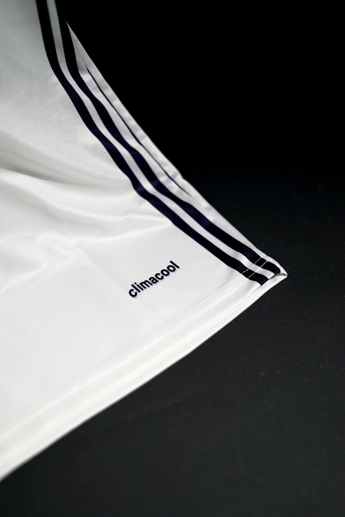 Real Madrid | CRISTIANO RONALDO #7 | 2016 -17 | Home Kit | Fly Emirates | Retro Design | White | Embroidered Badges | Collared Kit | Regular Fit