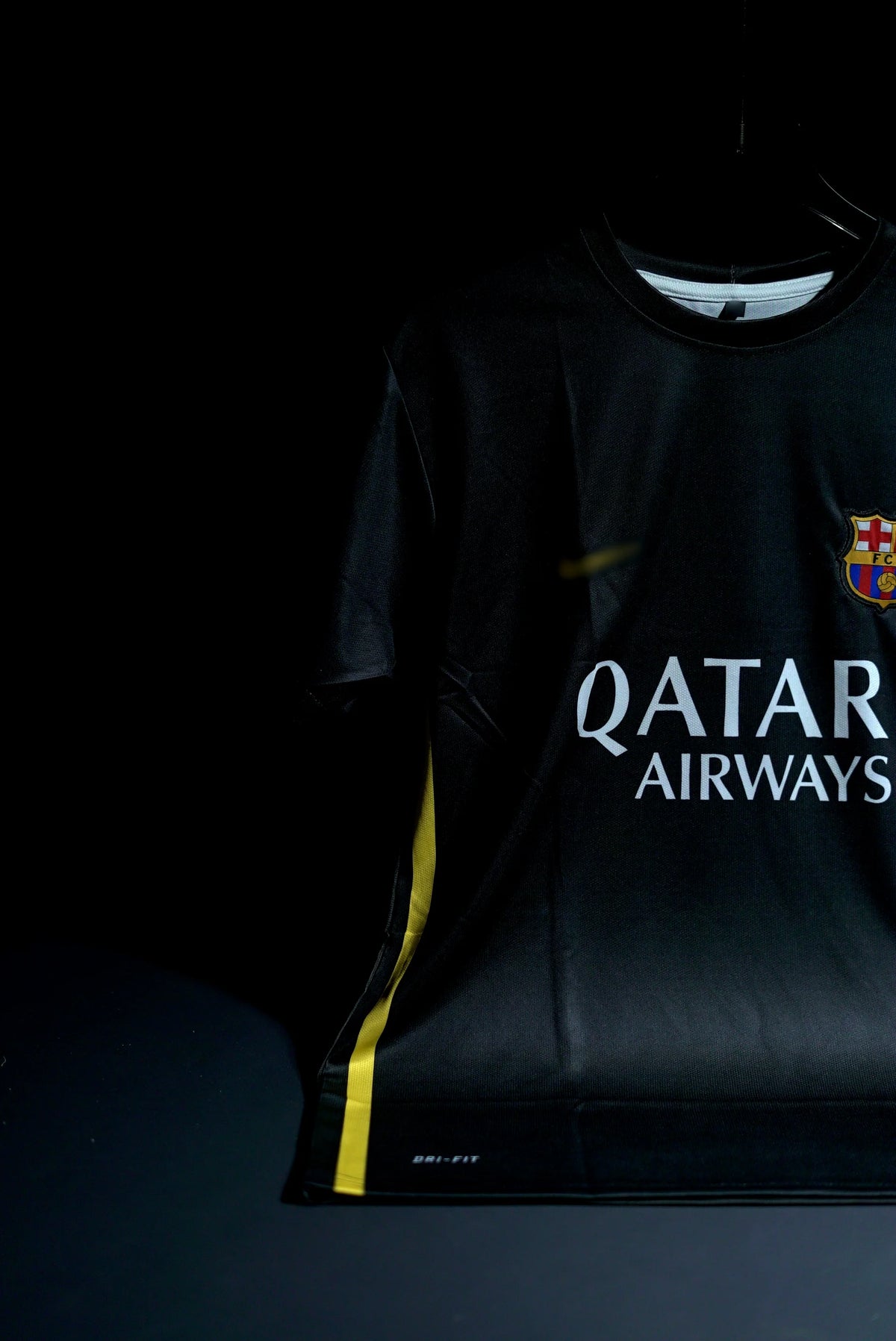 FC Barcelona | NEYMAR JR #11 | 2013-14 | Away Kit | Qatar Airways | Retro Design | Black | Embroidered Badges | Regular Fit