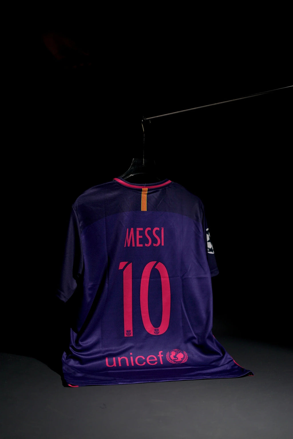 FC Barcelona | LIONEL MESSI #10 | 2016-17 | Away Kit | Qatar Airways | Retro Design | Blue & Pink | Regular Fit