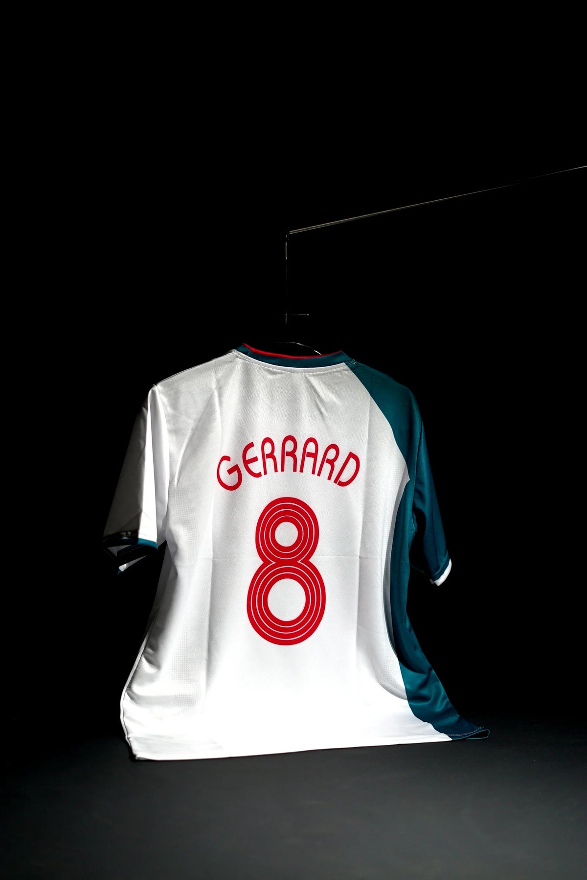 Liverpool FC | GERRARD #8 | 2006-07 | Third Kit | Carlsberg | Retro Design | White | Regular Fit