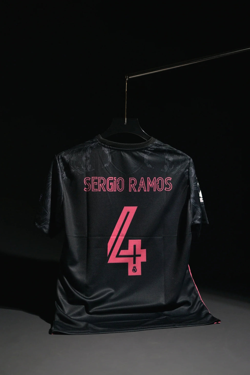 Real Madrid FC | SERGIO RAMOS #4 | 2020-21 | Third Kit | Emirates | Retro Design | Black & Pink | Regular Fit