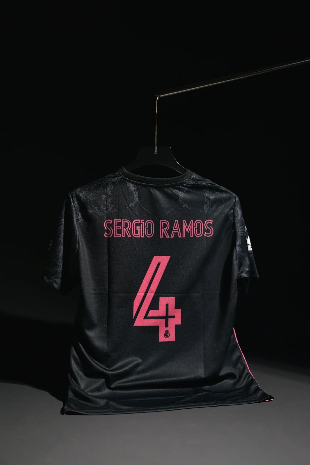 Real Madrid FC | SERGIO RAMOS #4 | 2020-21 | Third Kit | Emirates | Retro Design | Black & Pink | Regular Fit