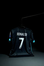 Real Madrid | CRISTIANO RONALDO #7 | 2017-18 | Away Kit | Fly Emirates | Retro Design | Black | Regular Fit