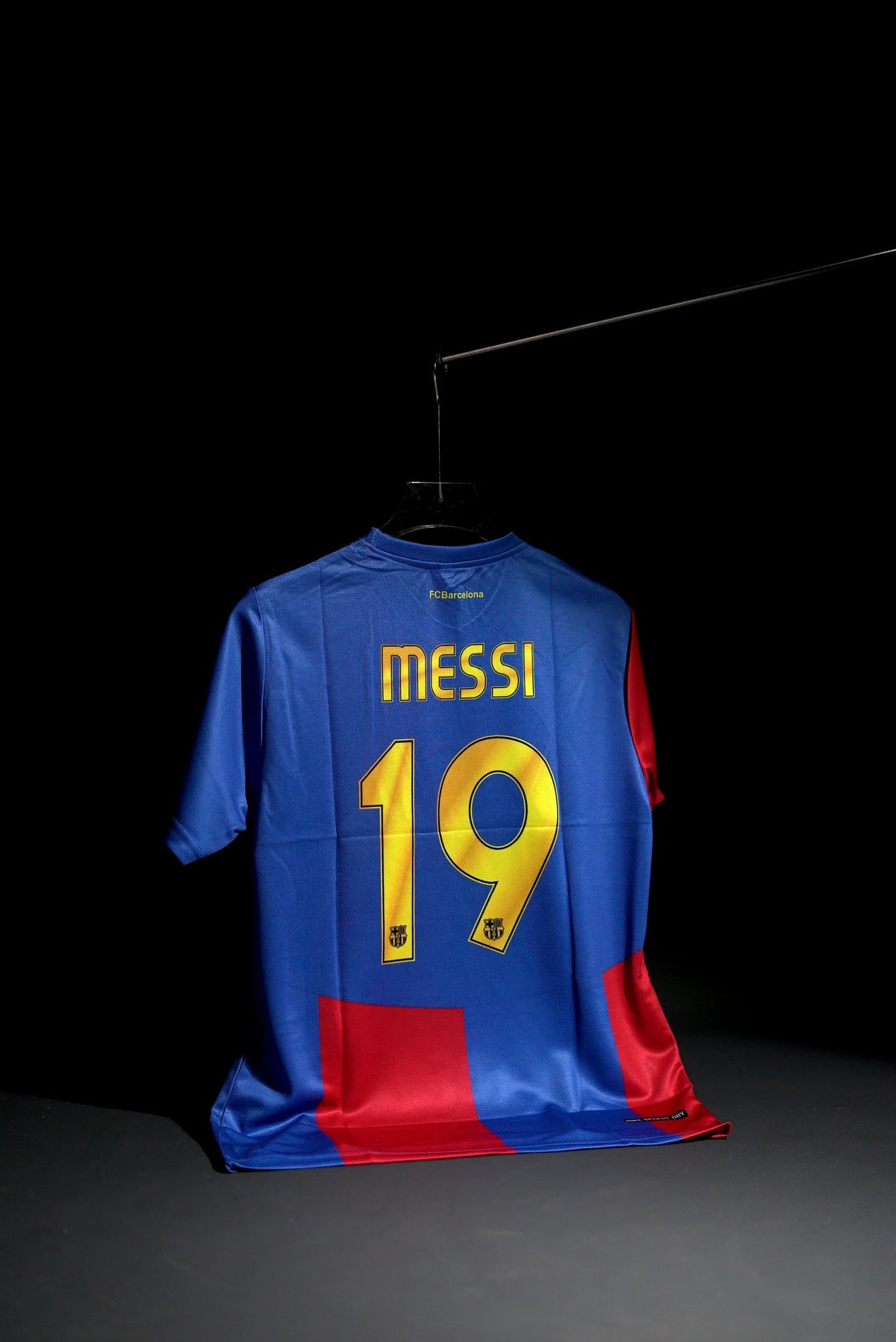 Barcelona FC | LIONEL MESSI #10 | 2006-07 | Home Kit | Unicef | Retro Design | Red & Blue | Regular Fit