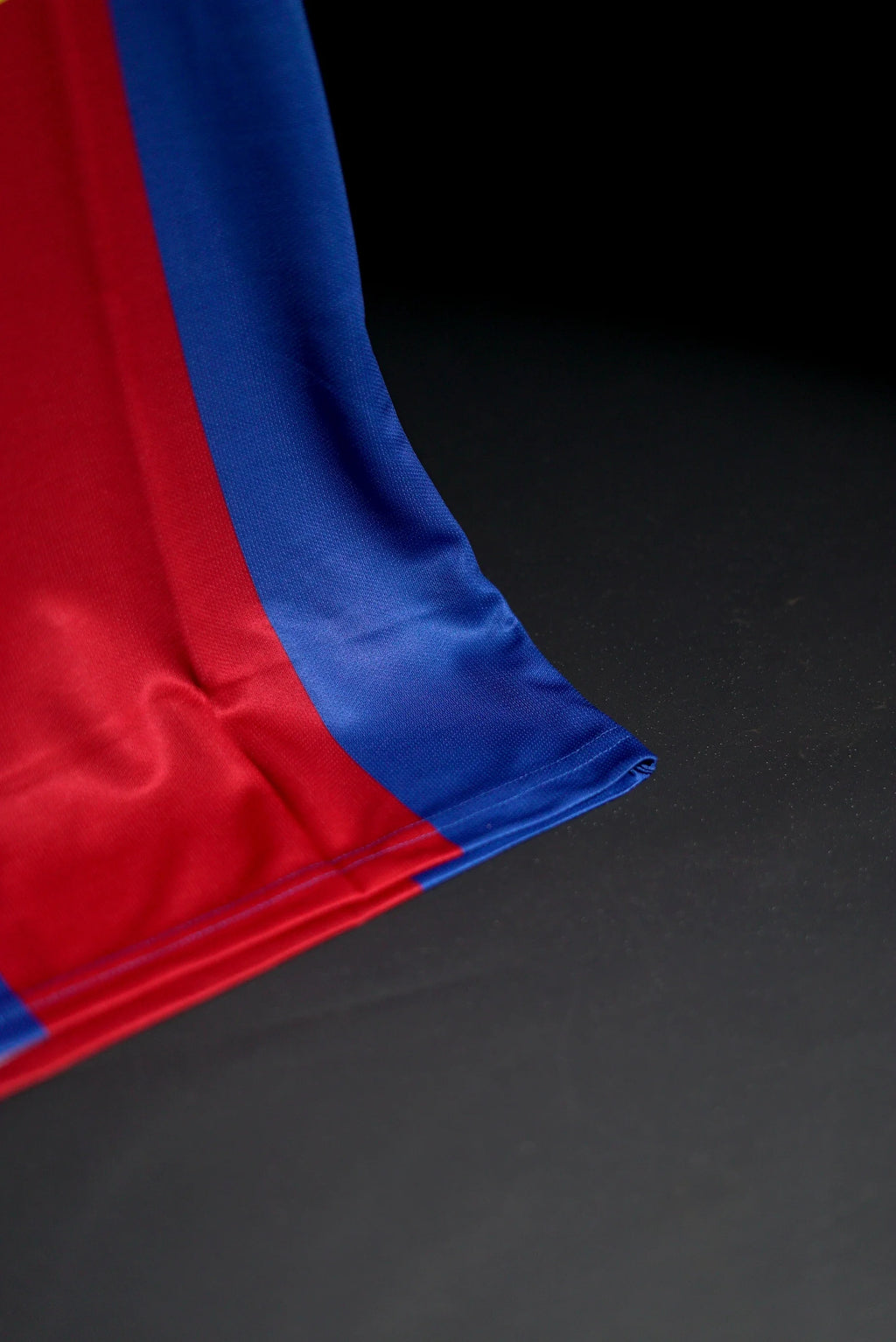 Barcelona FC | LIONEL MESSI #10 | 2006-07 | Home Kit | Unicef | Retro Design | Red & Blue | Regular Fit