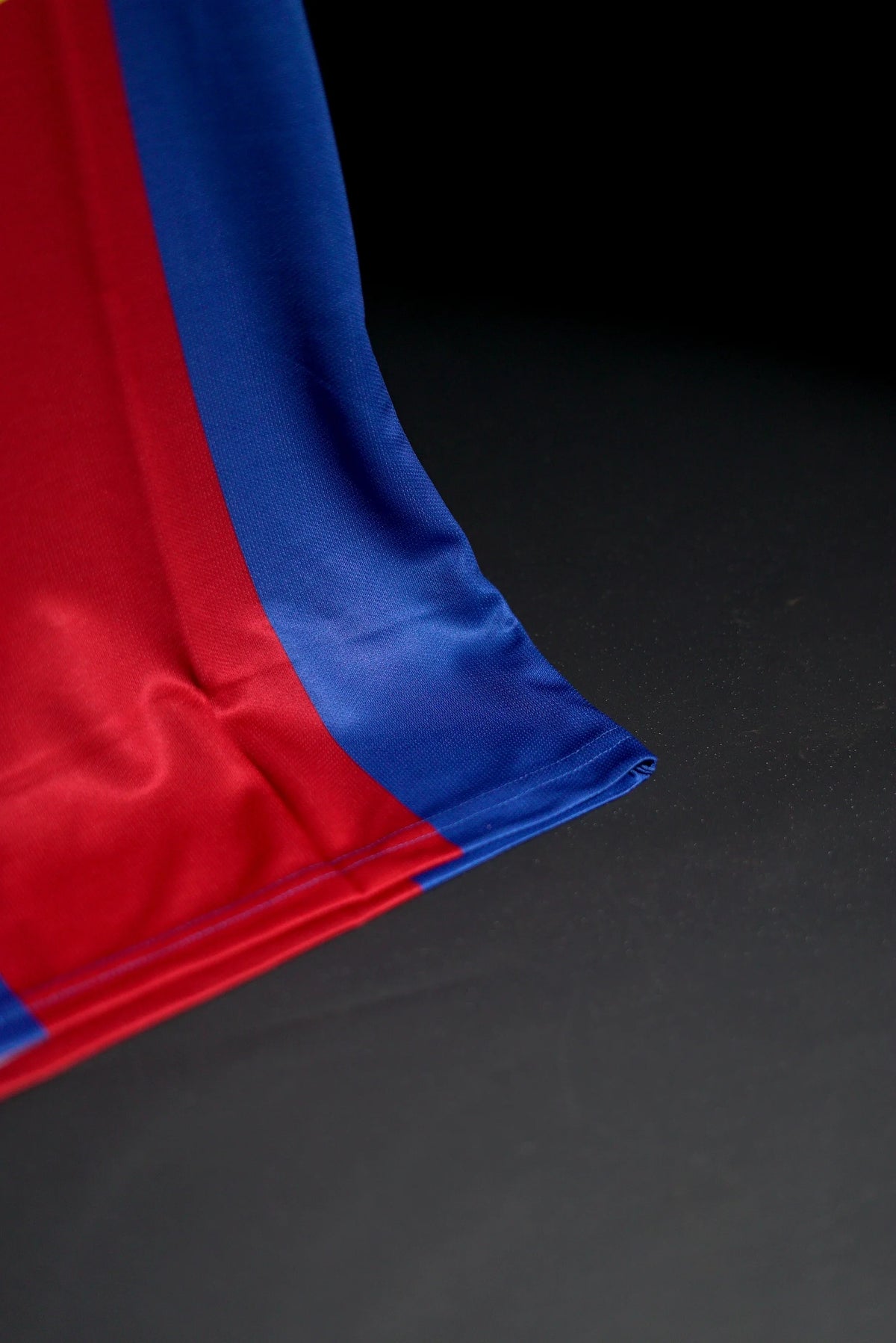 Barcelona FC | LIONEL MESSI #10 | 2006-07 | Home Kit | Unicef | Retro Design | Red & Blue | Regular Fit