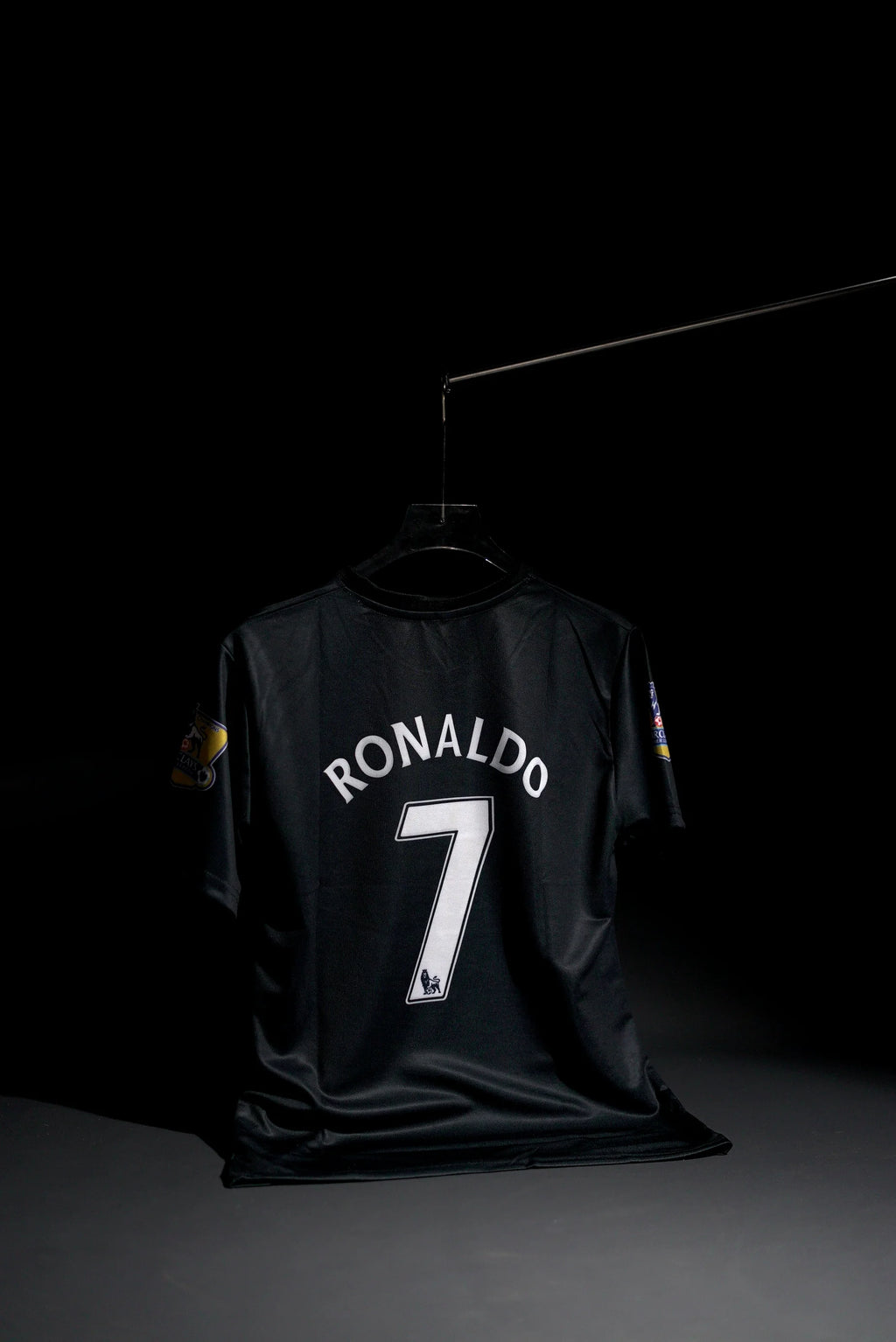 Manchester United FC | CRISTIANO RONALDO #7 | 2009-10 | Away Kit | AIG | Retro Design | Black & Blue | Regular Fit