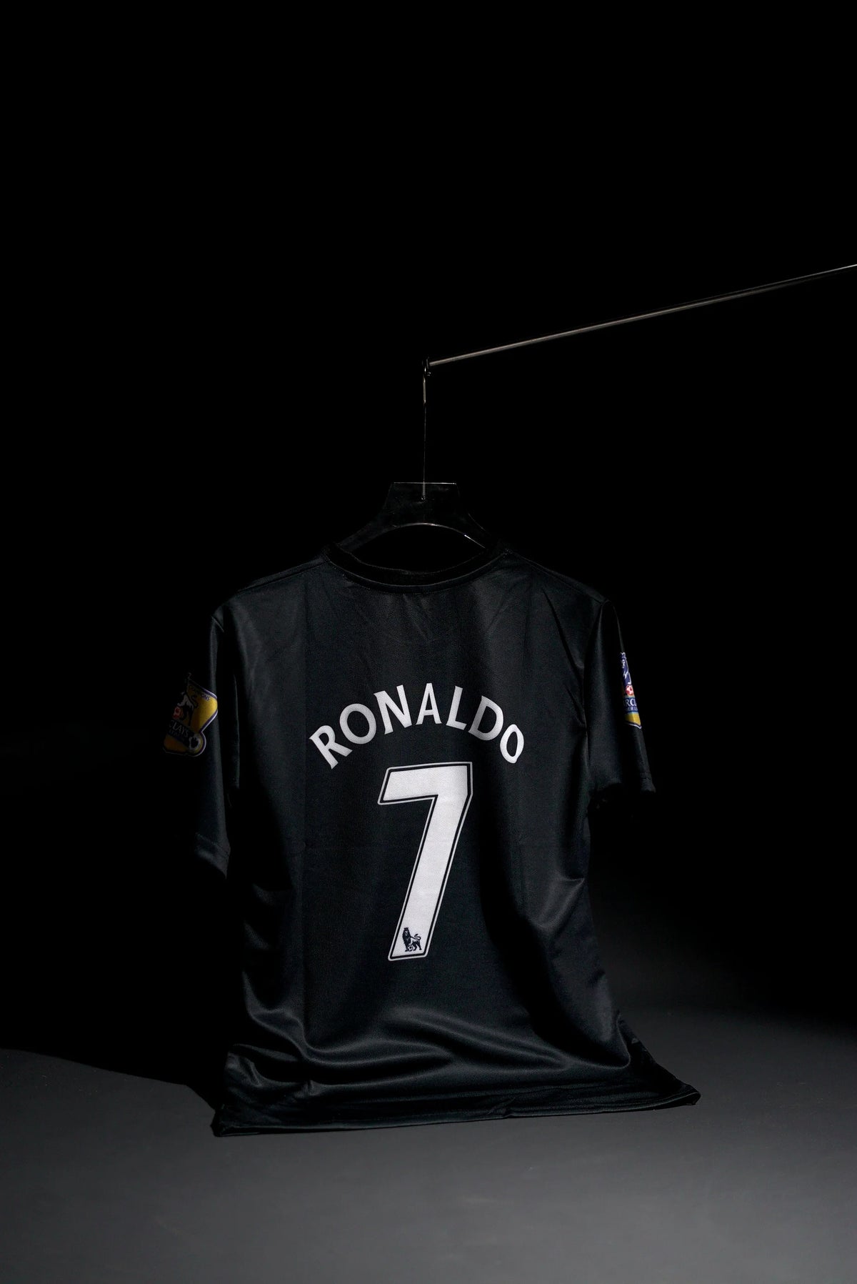Manchester United FC | CRISTIANO RONALDO #7 | 2009-10 | Away Kit | AIG | Retro Design | Black & Blue | Regular Fit