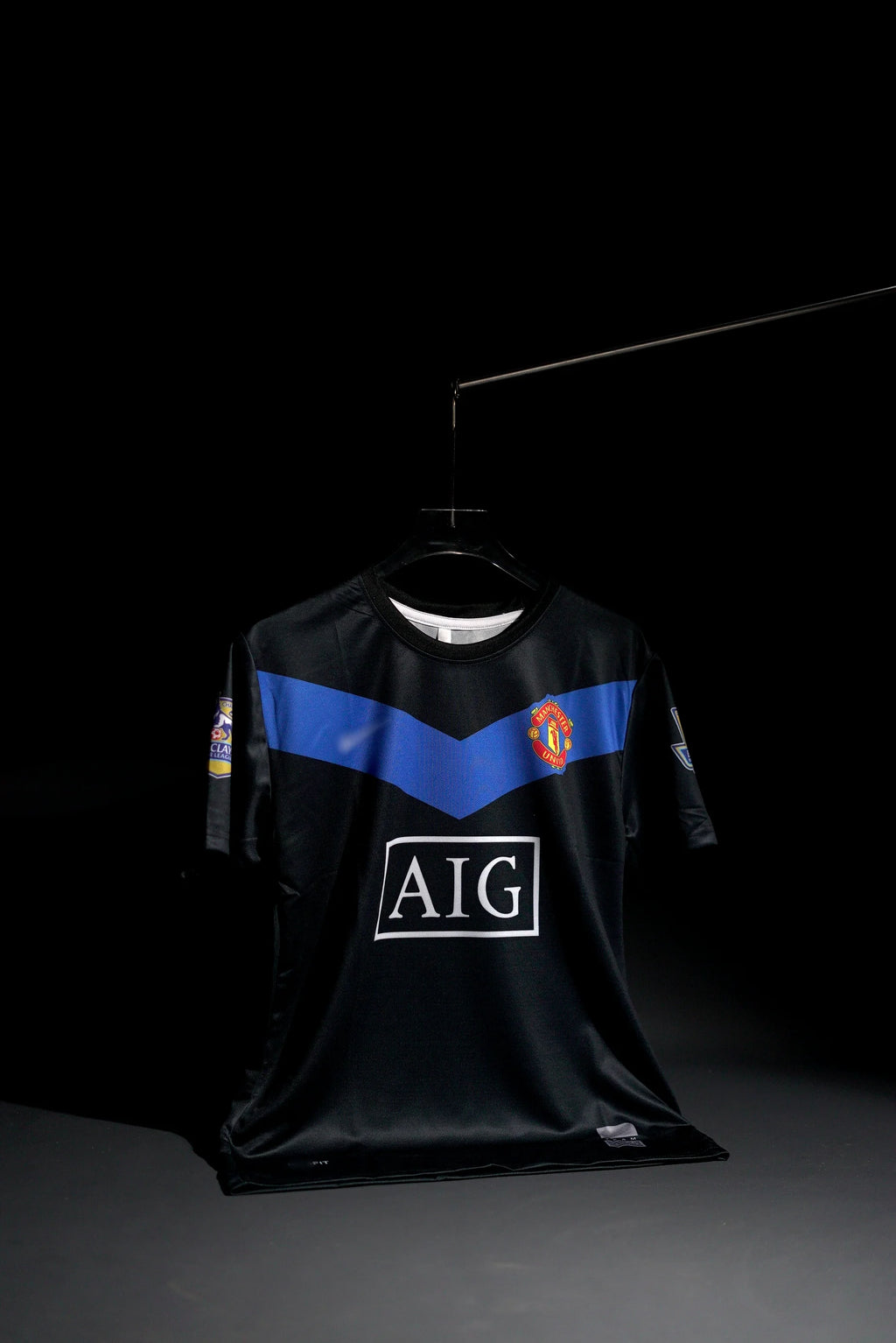 Manchester United FC | CRISTIANO RONALDO #7 | 2009-10 | Away Kit | AIG | Retro Design | Black & Blue | Regular Fit