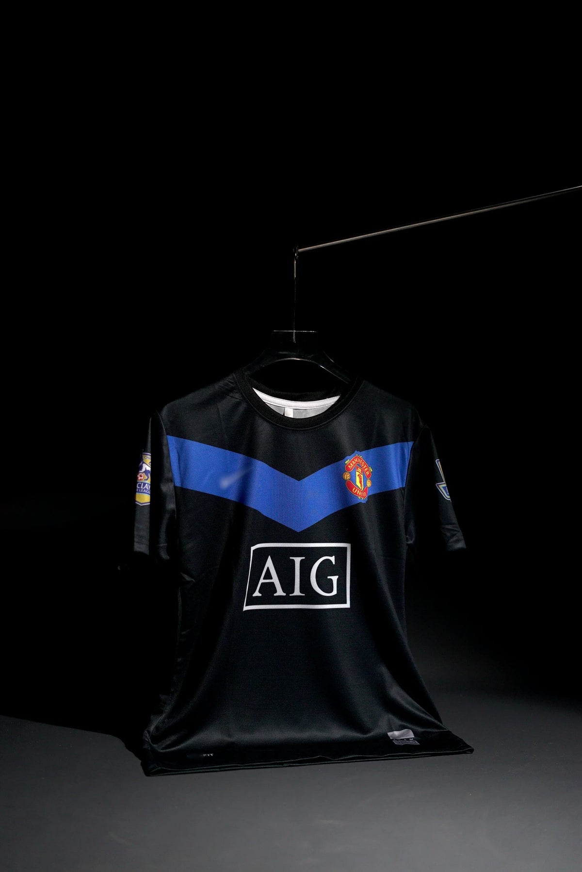 Manchester United FC | CRISTIANO RONALDO #7 | 2009-10 | Away Kit | AIG | Retro Design | Black & Blue | Regular Fit