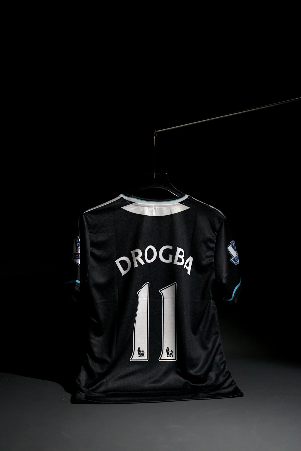 Chelsea FC | DROGBA #11 | 2011-12 | Away Kit | Samsung | Retro Design | Black & Blue | Regular Fit