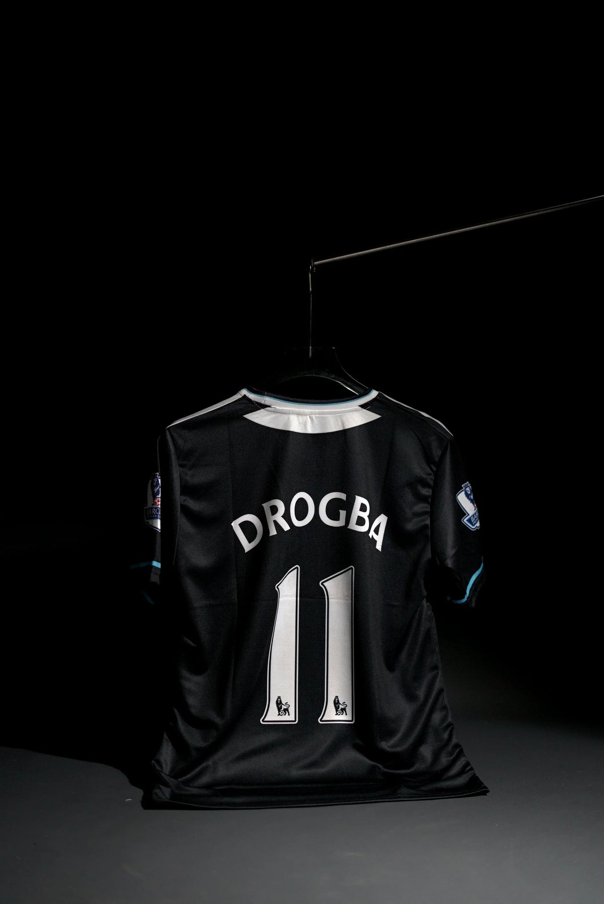 Chelsea FC | DROGBA #11 | 2011-12 | Away Kit | Samsung | Retro Design | Black & Blue | Regular Fit