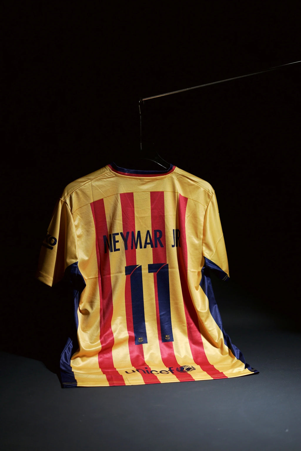 FC Barcelona | NEYMAR JR #11 | 2015-16 | Away Kit | Retro Design | Gold & Blue | Embroidered Badges | V/Cut Neck | Regular Fit