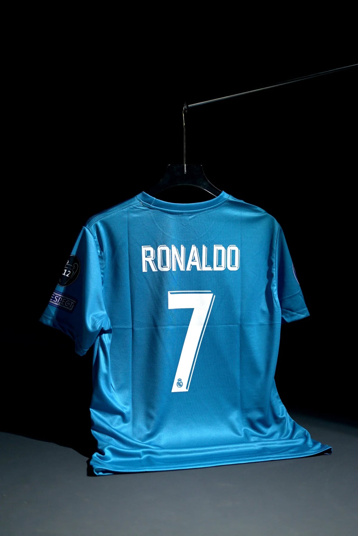Real Madrid FC | CRISTIANO RONALDO #7 | 2017-18 | Fly Emirates | Away Kit | Retro Design | Blue | Regular Fit