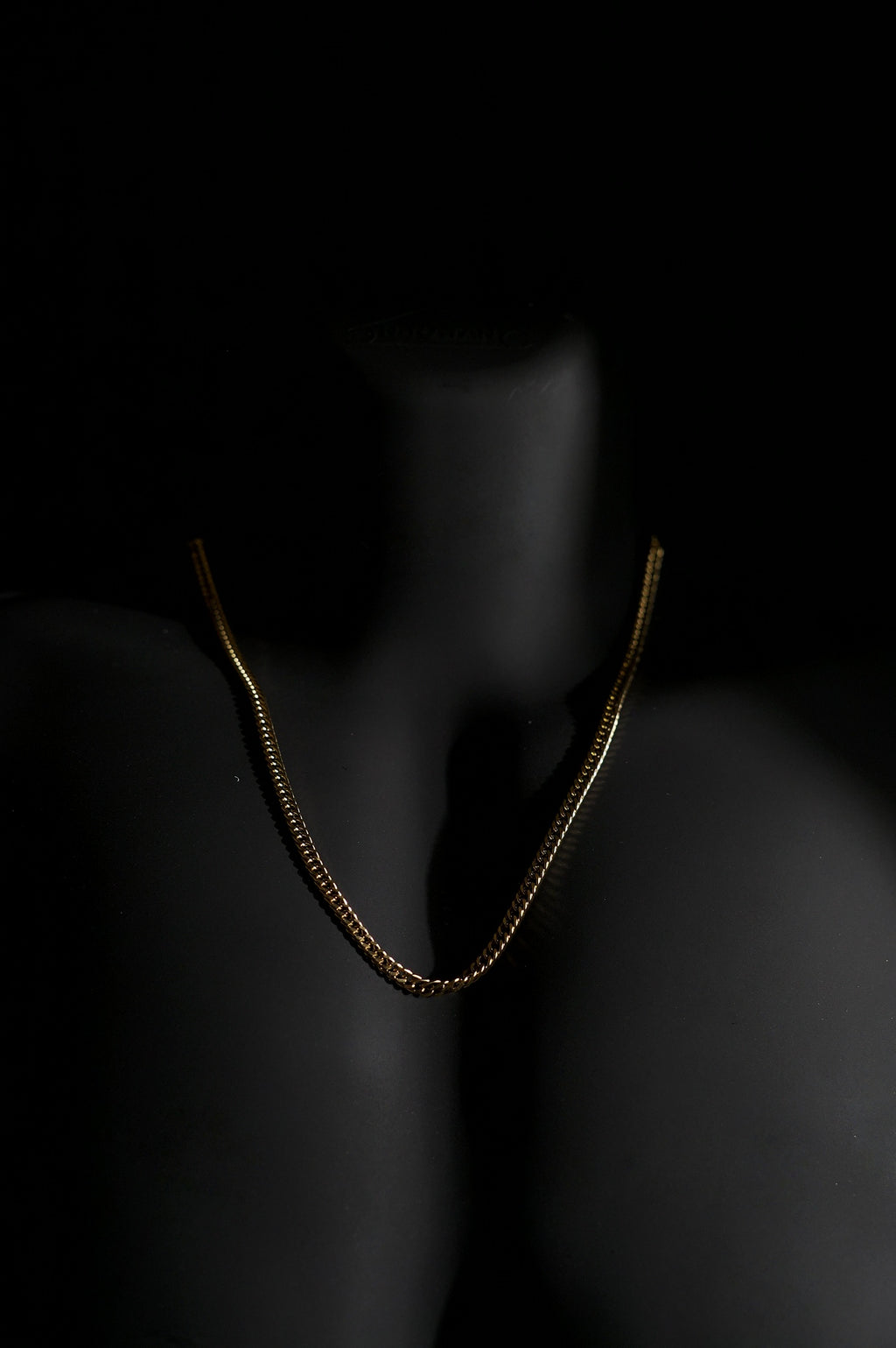 Necklace | Cuban Link Chain | Men & Women | Anti-Tarnish Stainless Steel | Gold Finish | Minimalist Style | Statement Jewellery