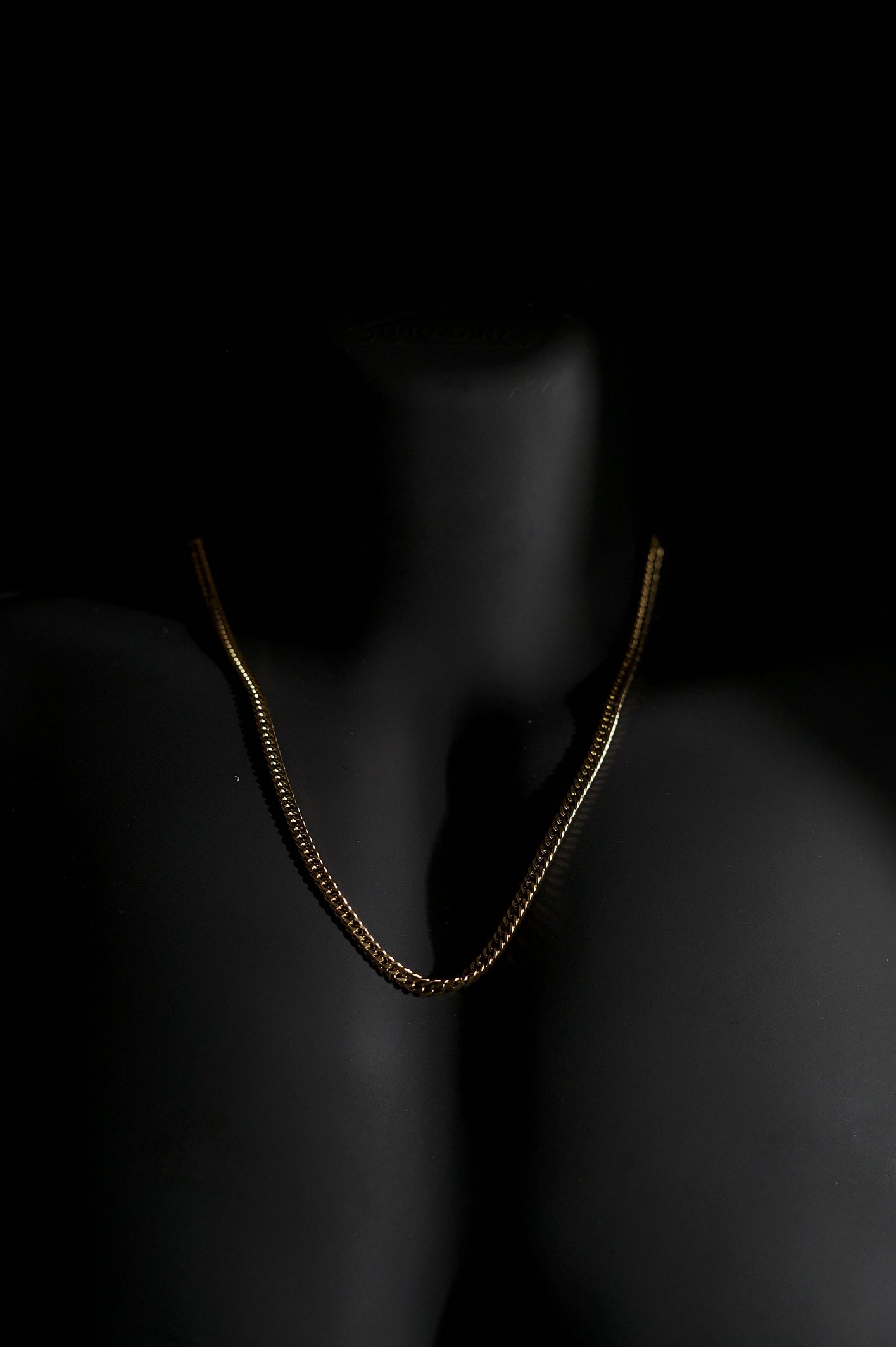 Necklace | Cuban Link Chain | Men & Women | Anti-Tarnish Stainless Steel | Gold Finish | Minimalist Style | Statement Jewellery