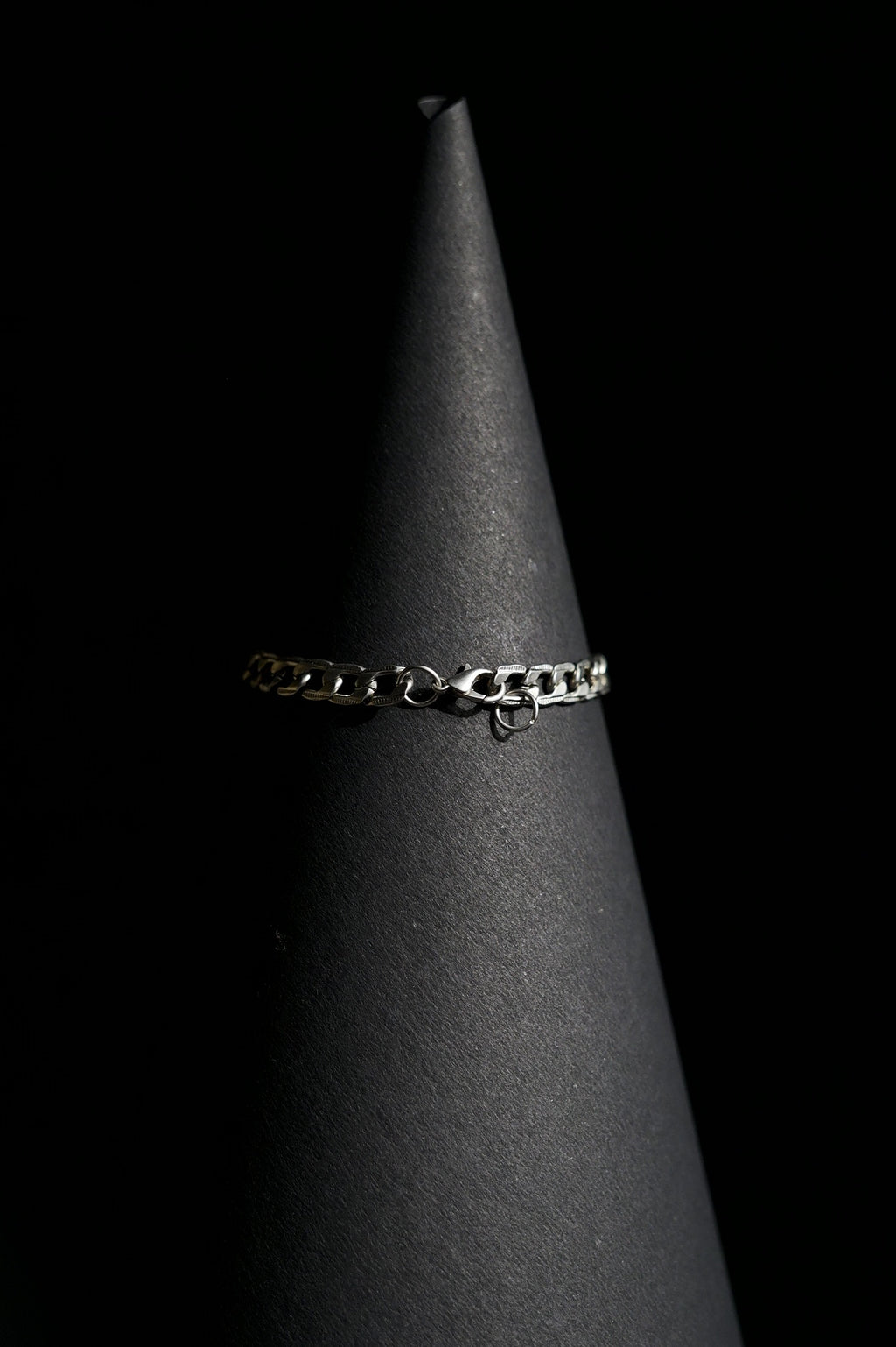 Bracelet | Single Strand | Curb Chain Links | Lobster Clasp | Men & Women | Stainless Steel | Silver Finish | Minimalist Statement Style