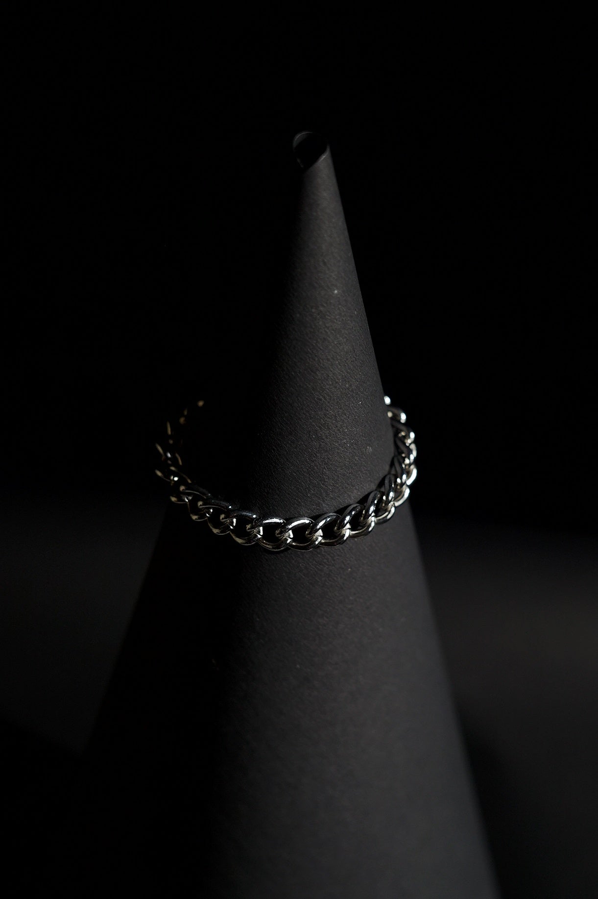 Bracelet | Single Strand | Cuban Link | Metallic Silver Chain | Men & Women | Chain Link Design | Polished Finish | Minimalist Style
