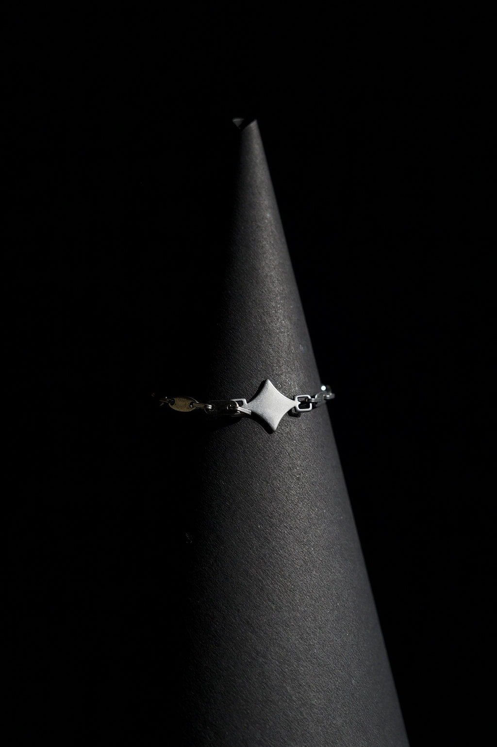 Bracelet | Single Strand | Geometric Charm | Metallic Silver Chain with Diamond-Rhombus Charm | Men & Women | Chain Link Design | Polished Finish | Minimalist Style