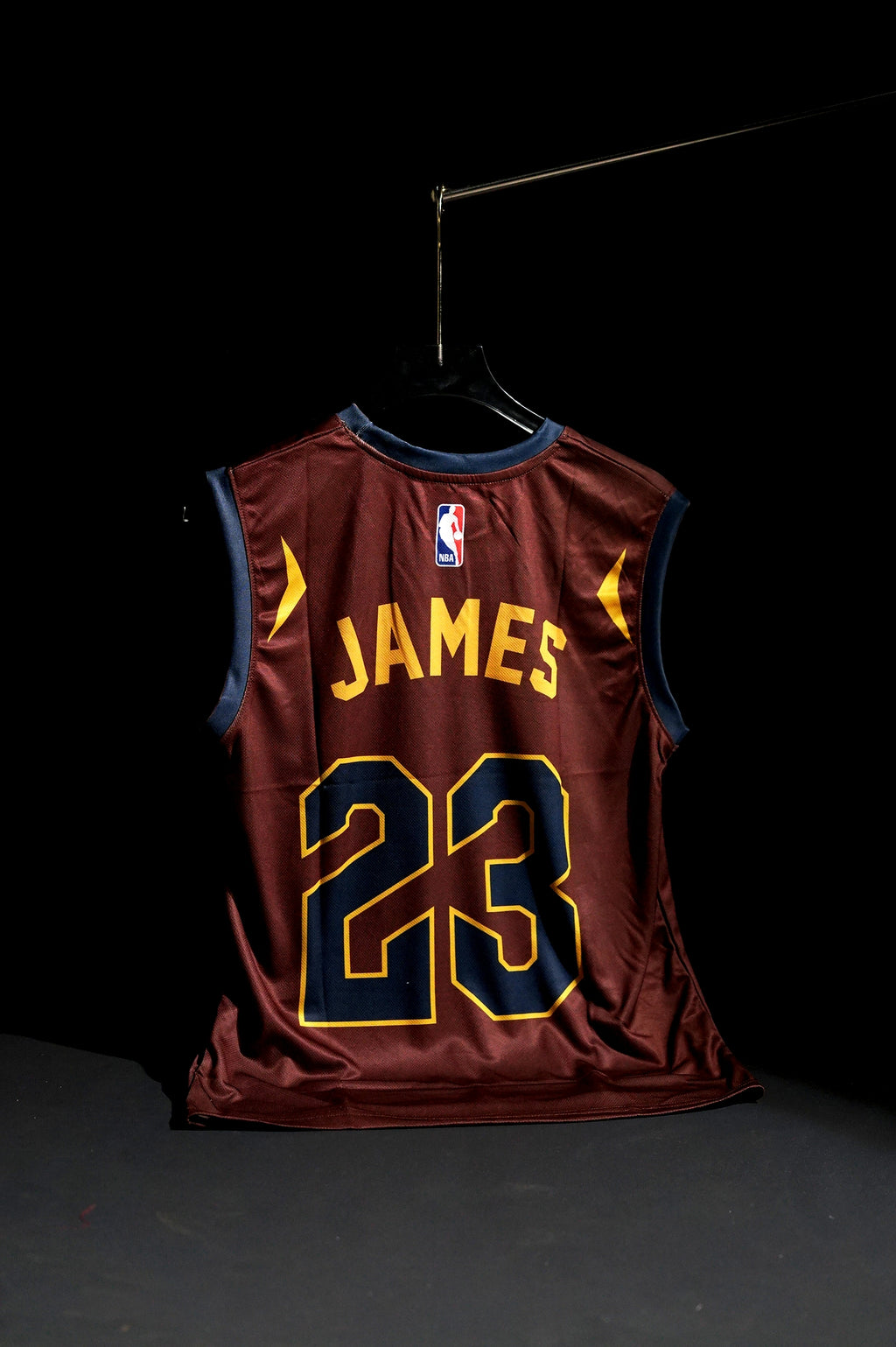 NBA | Cleveland Cavaliers | LEBRON JAMES #23 | 2017 | Icon Edition | Burgundy | Sleeveless Kit