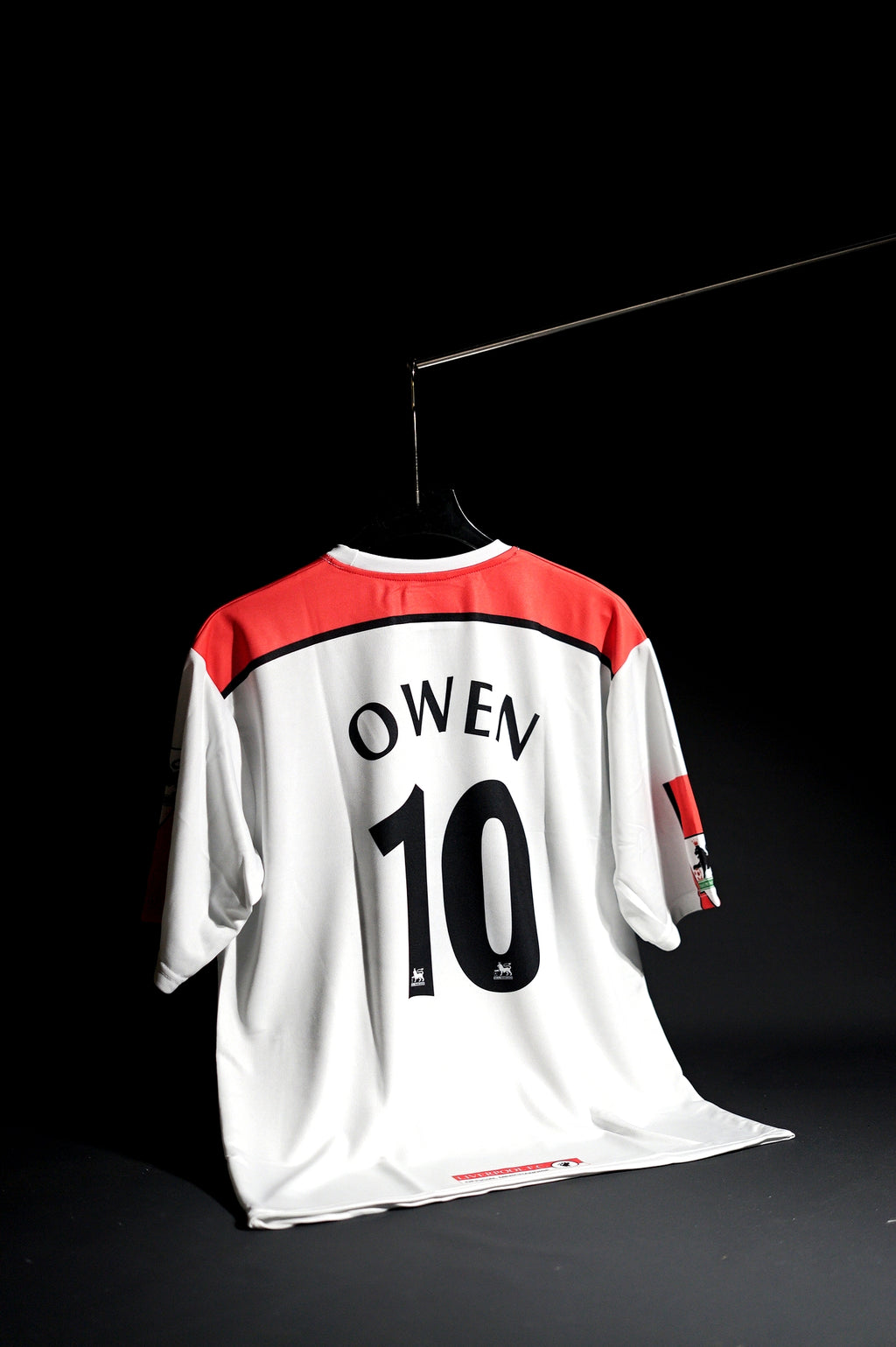 Liverpool FC | OWEN #10 | 1998-99 | Away Kit | Retro Design | White & Red | Oversized Fit