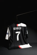 Juventus | CRISTIANO RONALDO #7 | 2019-20 | Home Kit | Retro Design | Black & White | Oversized Fit