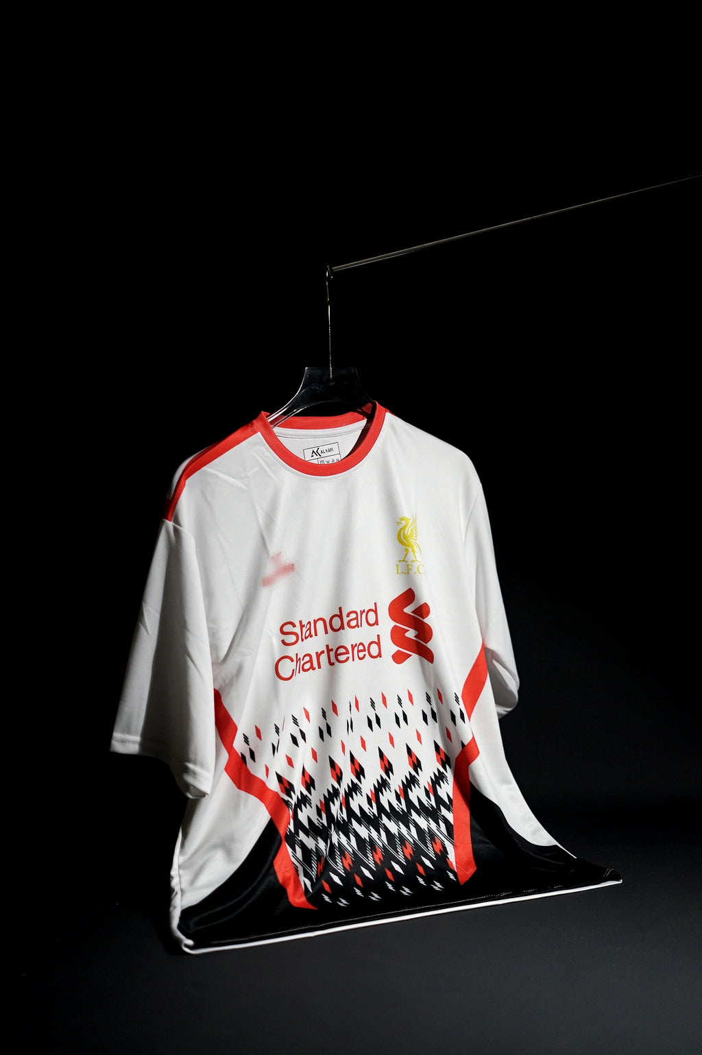 Liverpool FC | GERRARD #8 | 2013-14 | Away Kit | Retro Design | White Red & Black | Oversized Fit