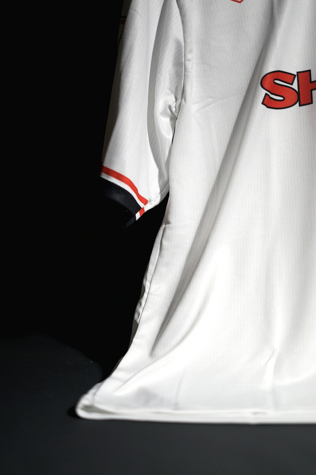 Manchester United | DAVID BECKHAM #7 | 1998-99 | Away Kit | Retro Design | White & Red | Oversized Fit