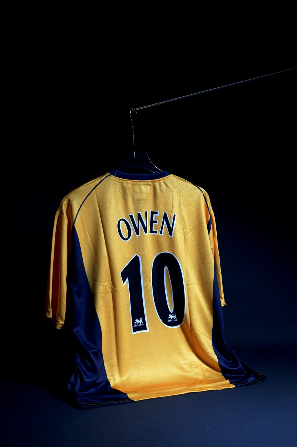 Liverpool FC | OWEN #10 | 2000-01 | Away Kit | Retro Design | Yellow & Black | Oversized Fit