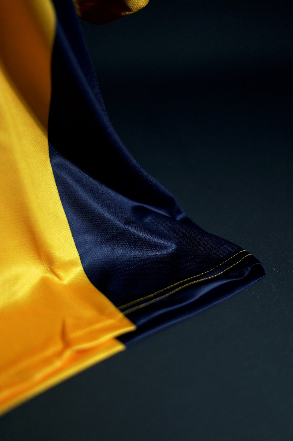 Liverpool FC | OWEN #10 | 2000-01 | Away Kit | Retro Design | Yellow & Black | Oversized Fit