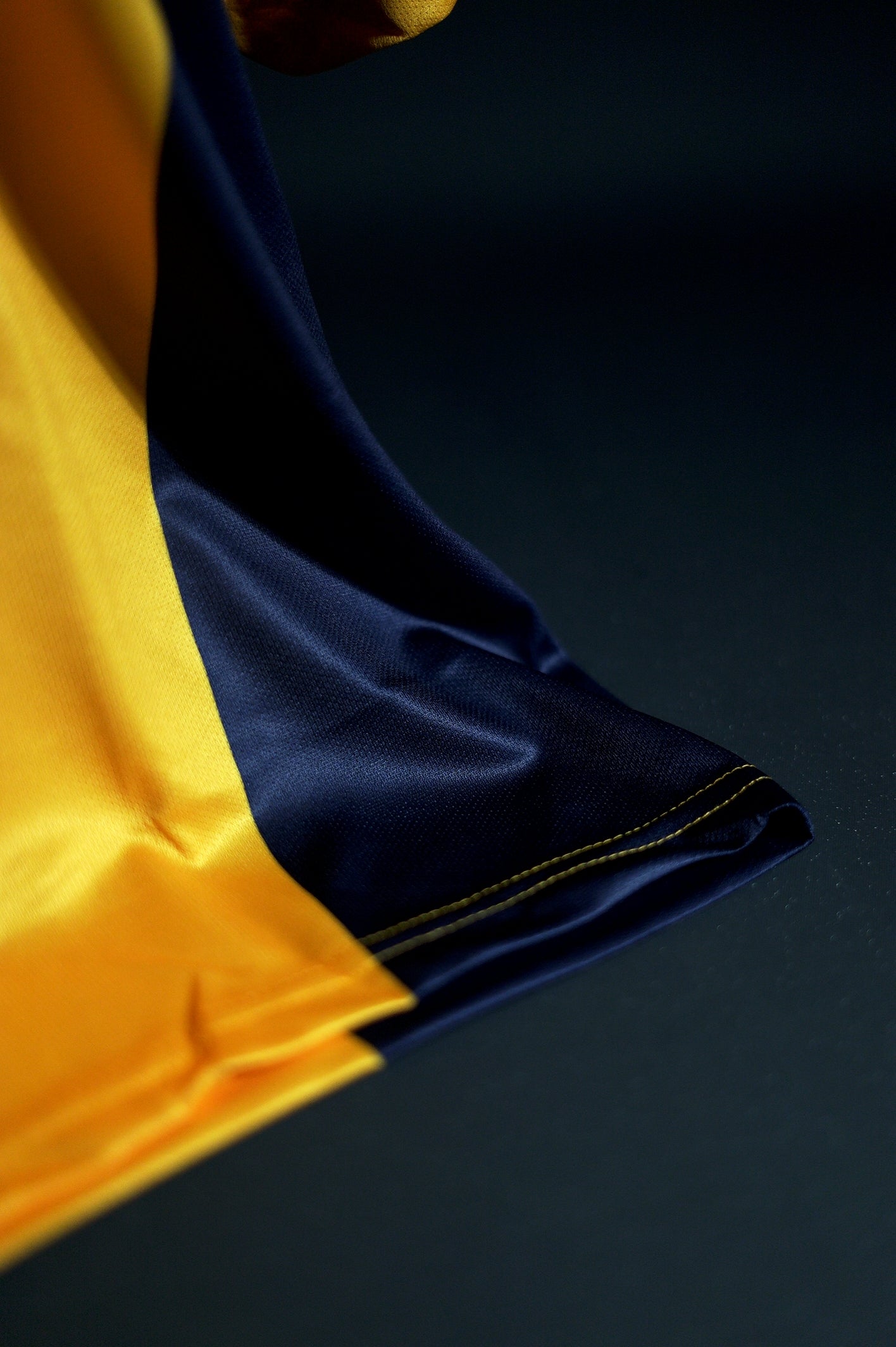 Liverpool FC | OWEN #10 | 2000-01 | Away Kit | Retro Design | Yellow & Black | Oversized Fit