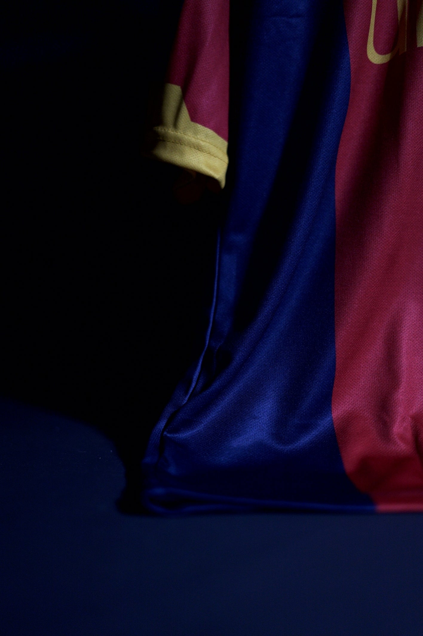FC Barcelona | LIONEL MESSI #10 | 2010-11 | Home Kit | Retro Design | Red & Blue | Oversized Fit