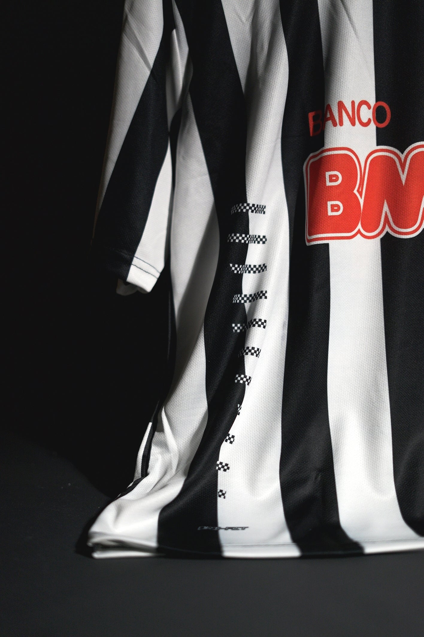 Santos FC | NEYMAR JR #11 | 2011-12 | Home Kit | Retro Design | Black & White | Oversized Fit