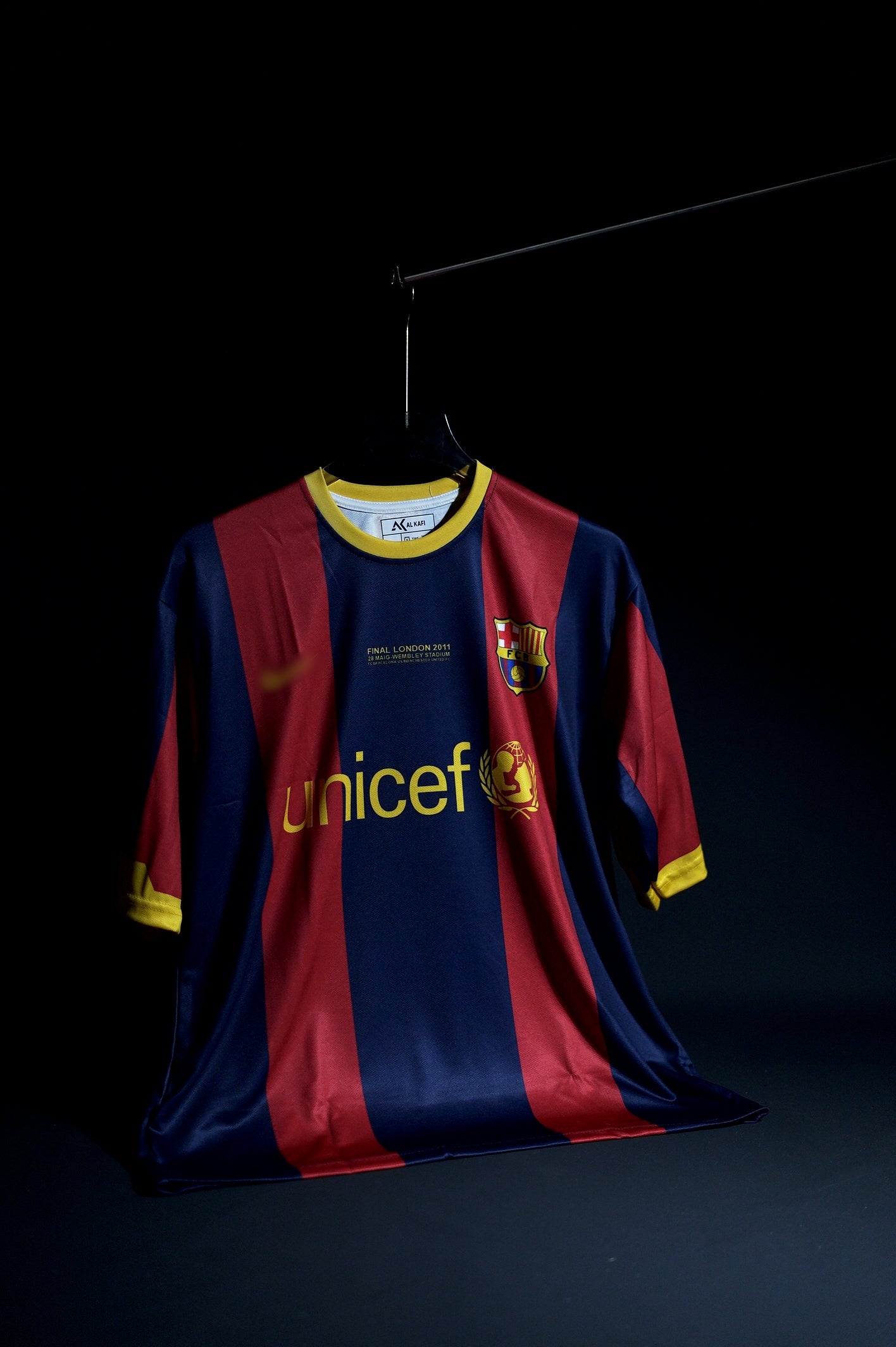 FC Barcelona | LIONEL MESSI #10 | 2010-11 | Home Kit | Retro Design | Red & Blue | Oversized Fit