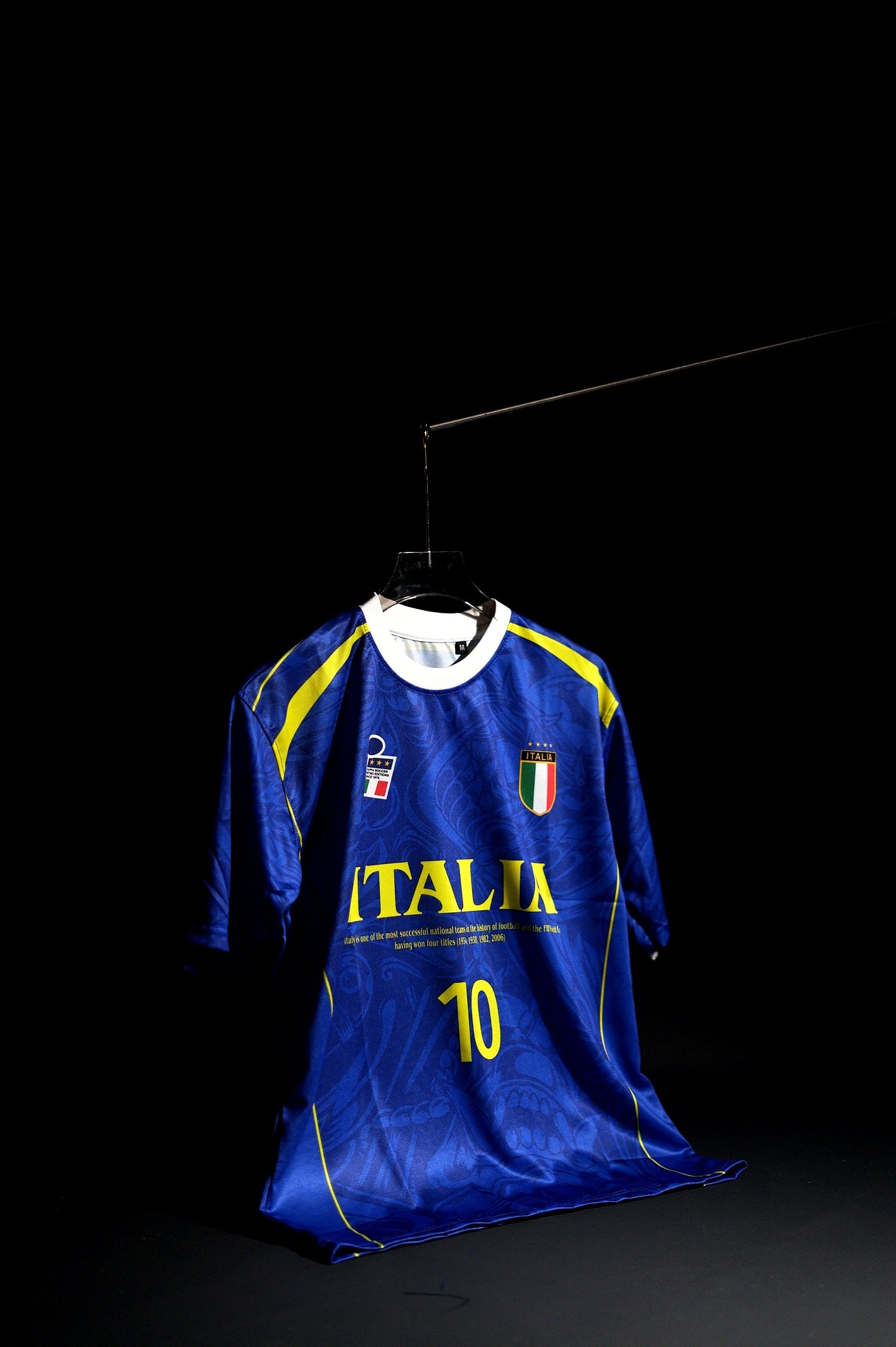 Italy | TOTTI # 10 | Retro Design | Blue & Yellow | Oversized Fit