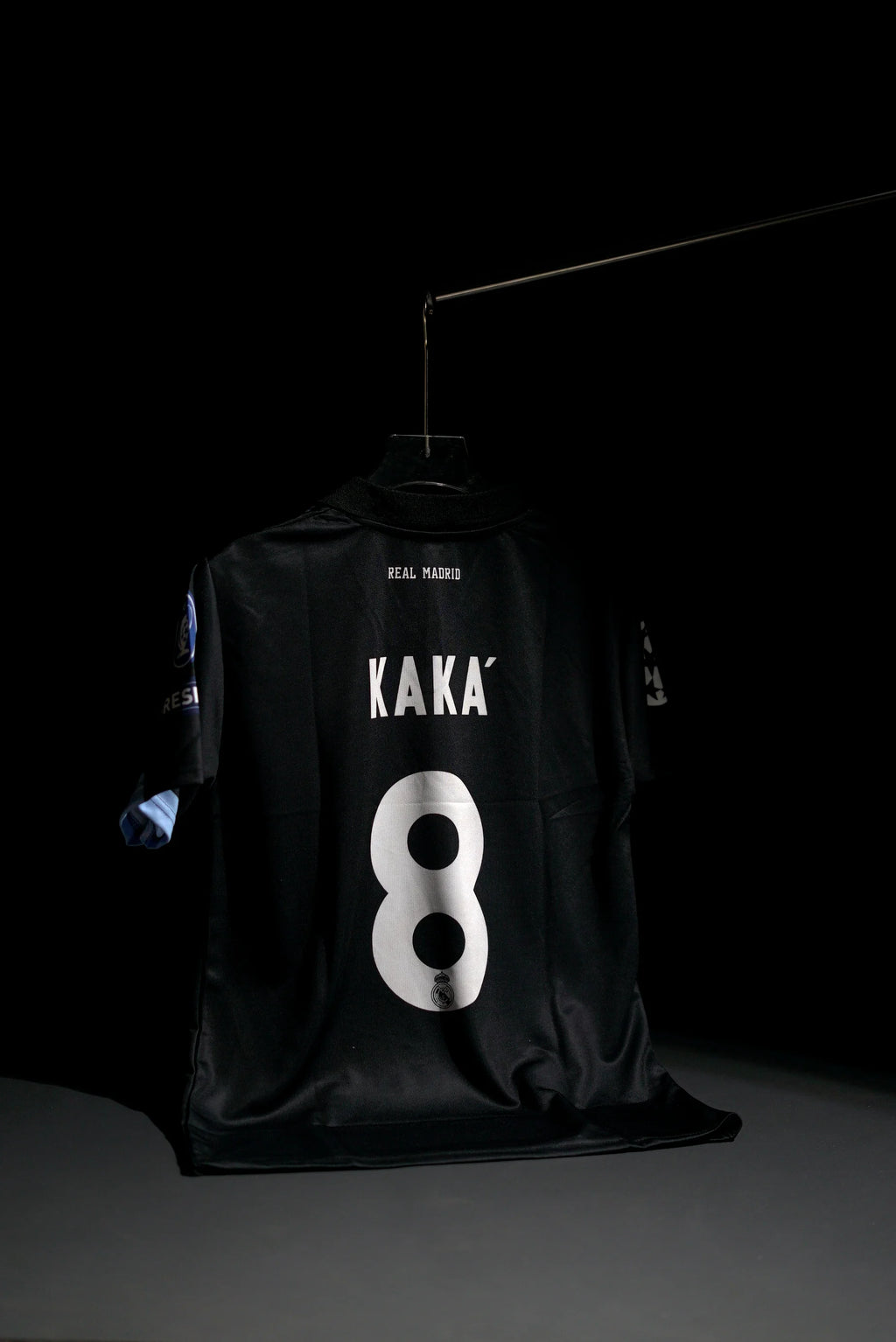 Real Madrid | KAKA #8 | 2009-10 | Away Kit | bwin | Retro Design | Black | Collared Kit | Regular Fit