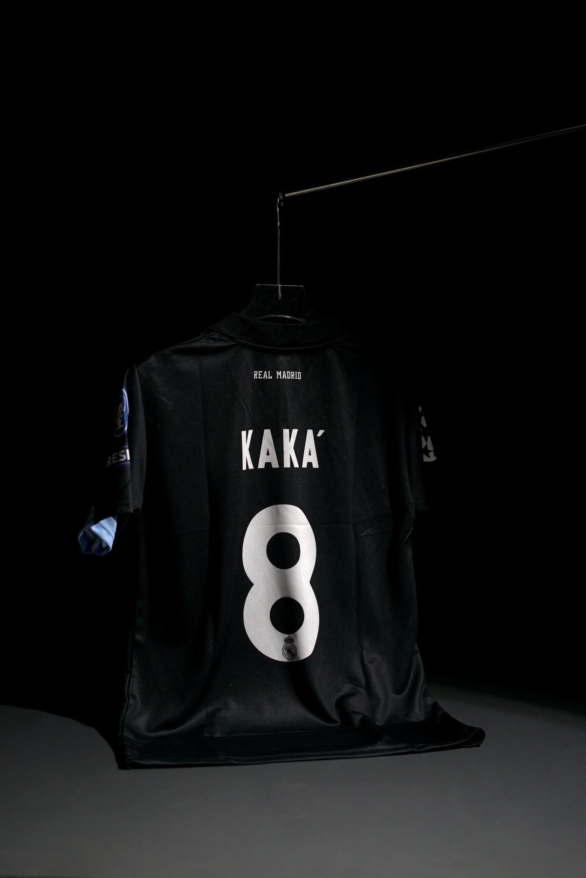 Real Madrid | KAKA #8 | 2009-10 | Away Kit | bwin | Retro Design | Black | Collared Kit | Regular Fit