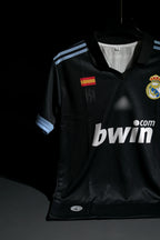 Real Madrid | KAKA #8 | 2009-10 | Away Kit | bwin | Retro Design | Black | Collared Kit | Regular Fit