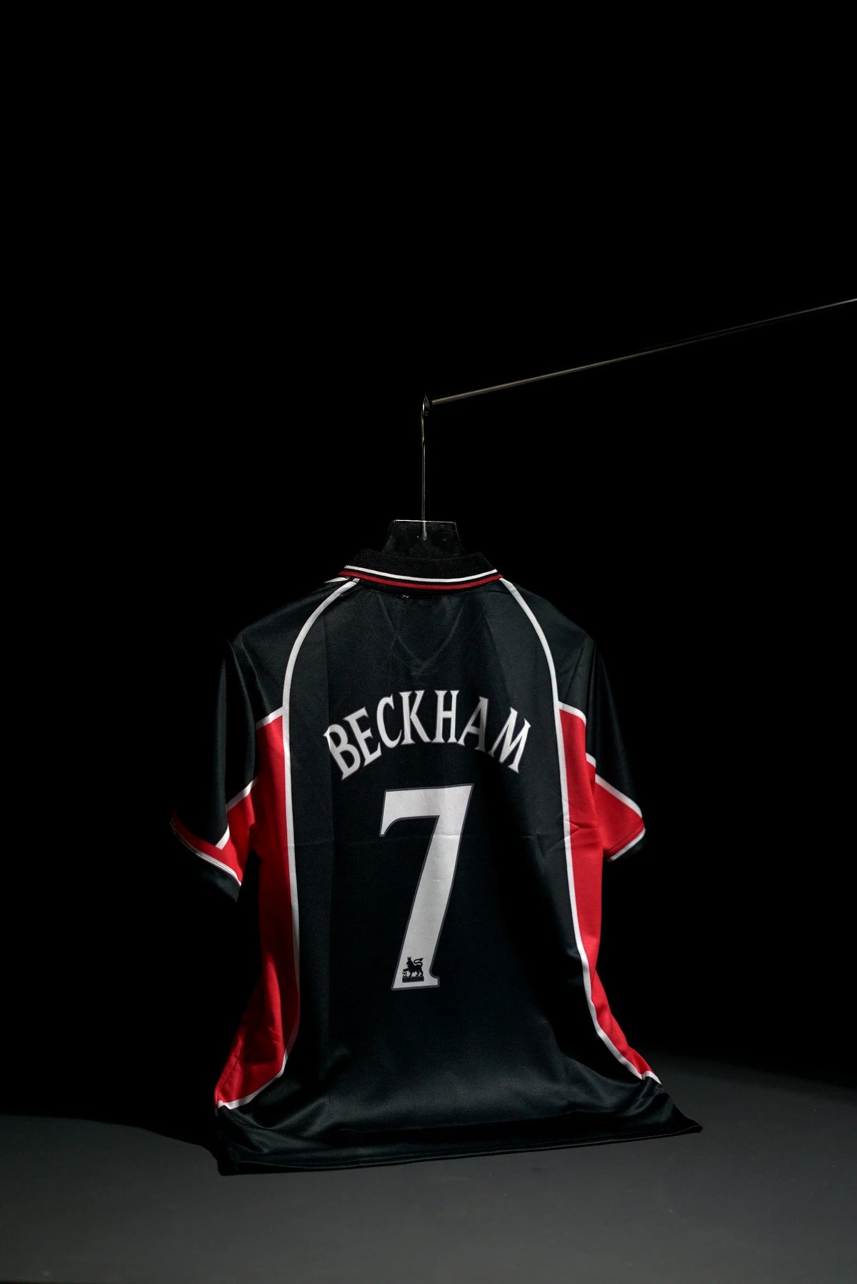 MAnchester United FC | DAVID BECKHAM  #7 | 2000-01 | Third Kit | Vodafone | Retro Design | Black | Collared Kit | Regular Fit