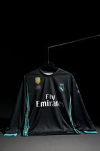 Real Madrid FC | CRISTIANO RONALDO #7 | 2017-18 | Away Kit | Fly Emirates | Retro Design | Black | Full Sleeve Fit