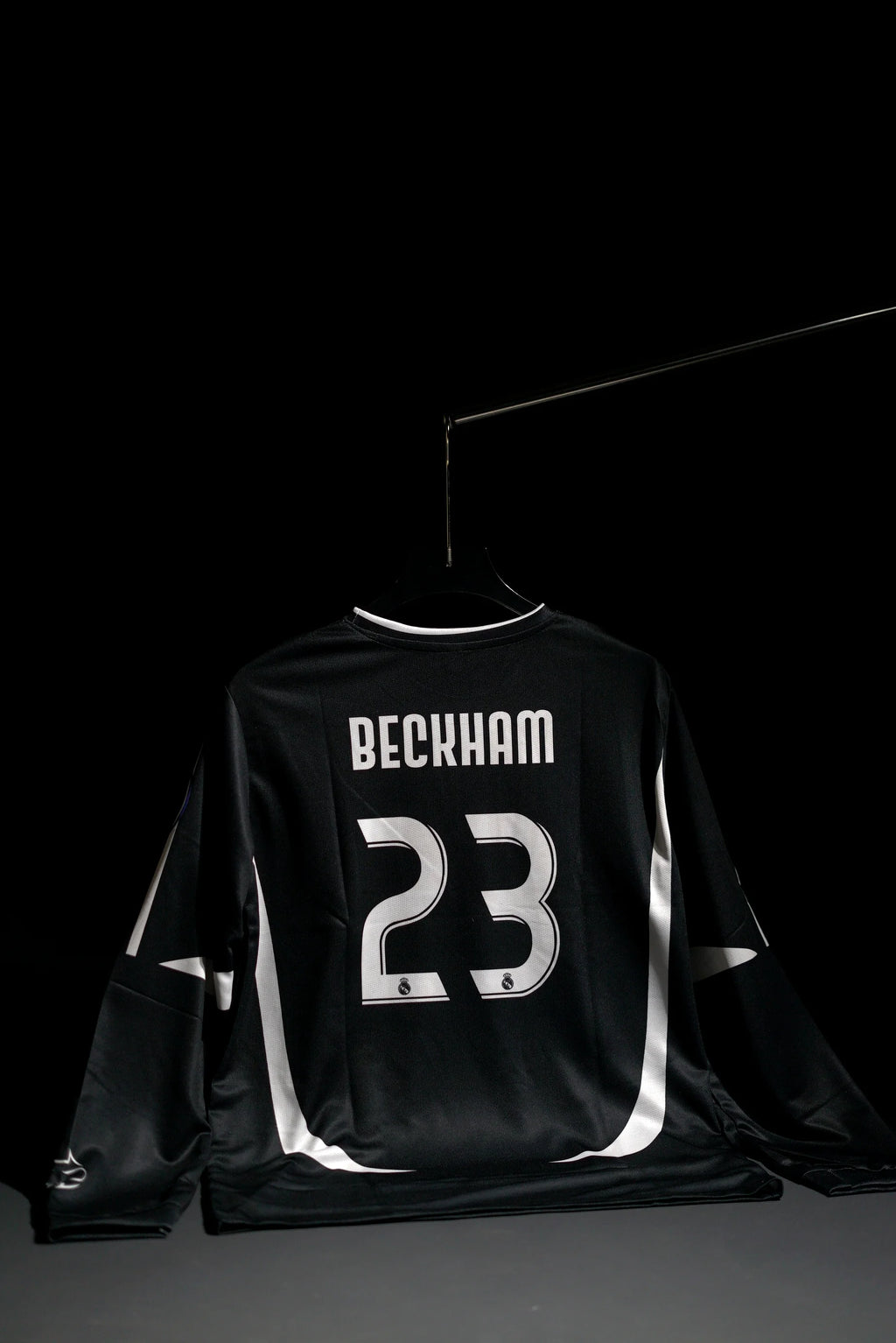 Real Madrid | DAVID BECKHAM #23 | 2006-07 | Away Kit | BenQ | Retro Design | Black | Full Sleeve Fit
