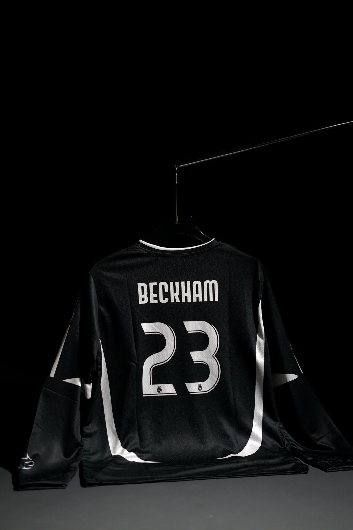 Real Madrid | DAVID BECKHAM #23 | 2006-07 | Away Kit | BenQ | Retro Design | Black | Full Sleeve Fit