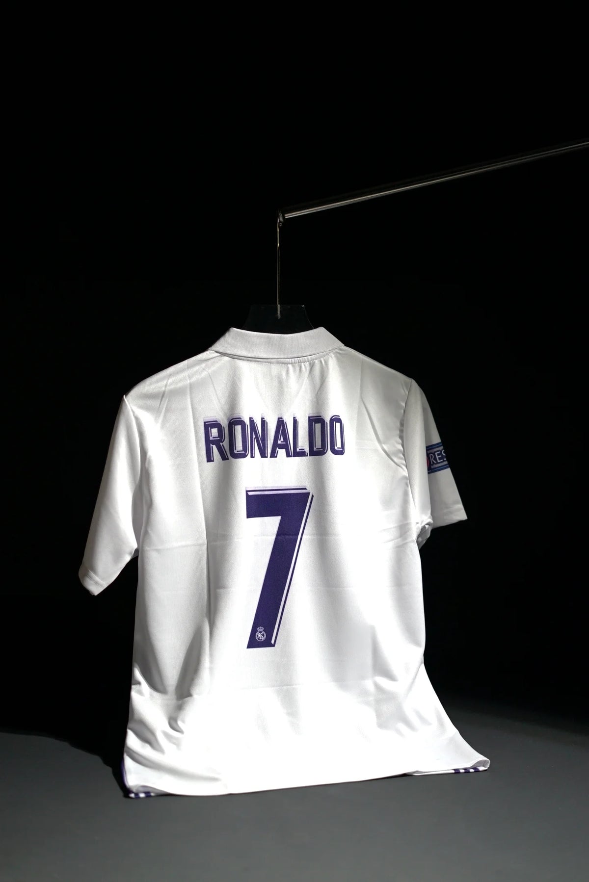 Real Madrid FC | CRISTIANO RONALDO #7 | 2016-17 | Home Kit | Fly Emirates | Retro Design | White | Collared Kit | Regular Fit