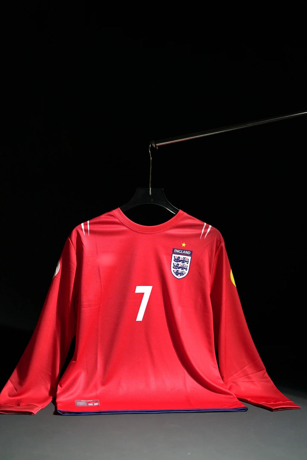 England | DAVID BECKHAM #7 | 2004-06 | Away Kit | Retro Design | Red | Full Sleeve Fit