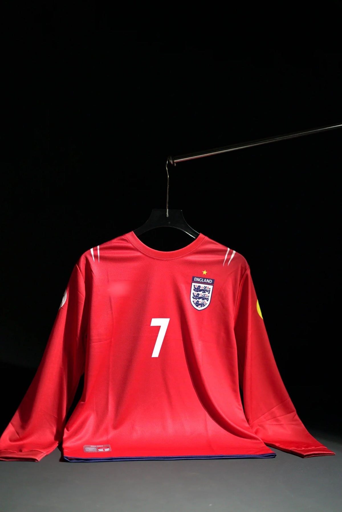England | DAVID BECKHAM #7 | 2004-06 | Away Kit | Retro Design | Red | Full Sleeve Fit